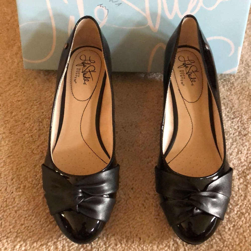 Life stride Janice Pump